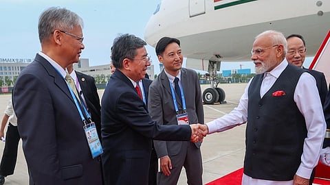 சீனா சென்ற பிரதமர் நரேந்திர மோடிக்கு உற்சாக வரவேற்பு: இன்று அதிபர் ஜி ஜின்பிங்கை சந்திக்கிறார்