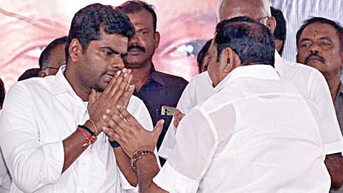 ஒரே மேடையில் இபிஎஸ் - அண்ணாமலை பரஸ்பரம் நெகிழ்ச்சி!