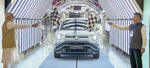 ட்ரம்பின் வர்த்தக போருக்கு மோடியின் பதிலடி: குஜராத் மின்சார வாகன தொழிற்சாலை