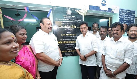 திருச்சி கே.கே நகரில் தரம் உயர்த்தப்பட்ட அரசு மேல்நிலைப் பள்ளியை தொடங்கி வைத்த பள்ளிக் கல்வித் துறை அமைச்சர் அன்பில் மகேஸ் பொய்யாமொழி.