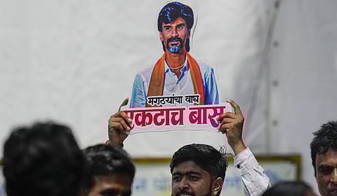 மராத்தா சமுதாயத்தின் 6 கோரிக்கைகள் ஏற்பு: உண்ணாவிரதத்தை முடித்தார் ஜாரங்கே