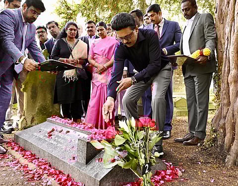 ஆக்ஸ்போர்ட்டில் உள்ள ஜி.யு.போப் கல்லறையில் முதல்வர் ஸ்டாலின் மரியாதை