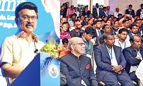 லண்டனில் நடைபெற்ற ‘மாபெரும் தமிழ்க் கனவு’ நிகழ்ச்சியில் முதல்வர் ஸ்டாலின் உரையாற்றினார். இதில் இங்கிலாந்து மற்றும் ஐரோப்பா வாழ் தமிழ்ச் சங்க நிர்வாகிகள், அரசு அதிகாரிகள் உள்ளிட்டோர் பங்கேற்றனர்.