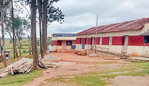 பொது மக்கள் பங்குத் தொகை செலுத்தியும் தரம் உயர்த்தப்படாத ஈரோடு மலைக் கிராம பள்ளிகள்!