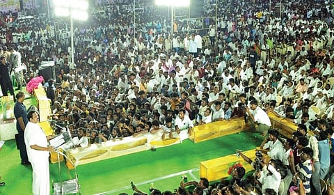 திருக்கோவிலூரில் நடந்த நலத்திட்ட உதவிகள் வழங்கும் நிகழ்வில் பேசிய அதிமுக பொதுச் செயலாளர் பழனிசாமி.