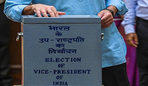 குடியரசு துணைத் தலைவர் தேர்தலில் 12 எம்.பி.க்கள் புறக்கணிப்பு