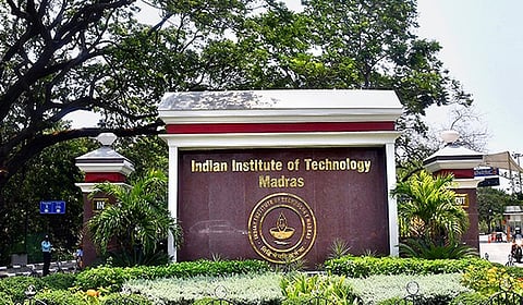 பள்ளி ஆசிரியர்களுக்கு `ஸ்வயம் பிளஸ்' திட்டத்தின் மூலம் சென்னை ஐஐடி சார்பில் இலவச ஏஐ படிப்புகள்