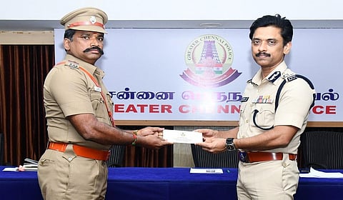 உயிருக்கு போராடிய 2 வயது குழந்தையை மருத்துவமனையில் சேர்த்த எஸ்.ஐ - காவல் ஆணையர் அழைத்து பாராட்டு