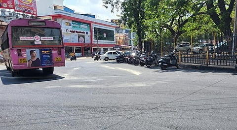 பெட்ரோல் டேங்க்கை அகற்றாமல் சாலை அமைத்ததால் சர்ச்சை - இது நாகர்கோவில் ‘சம்பவம்’