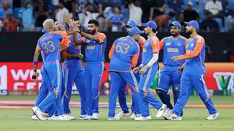 குல்தீப், அக்சர் அபாரம்: 127 ரன்கள் எடுத்த பாகிஸ்தான் | Asia Cup: IND vs PAK