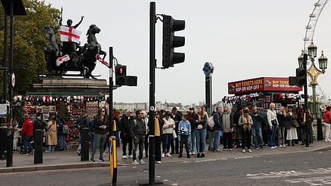 வெளிநாட்டினர் குடியேற்றத்தை எதிர்த்து லண்டனில் மாபெரும் பேரணி; 1.5 லட்சம் பேர் பங்கேற்பு