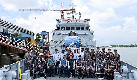 இந்திய கடற்படையிடம் ஒப்படைக்கப்பட்ட நீர்மூழ்கி எதிர்ப்பு போர்க் கப்பல் ஆந்த்ராத்.