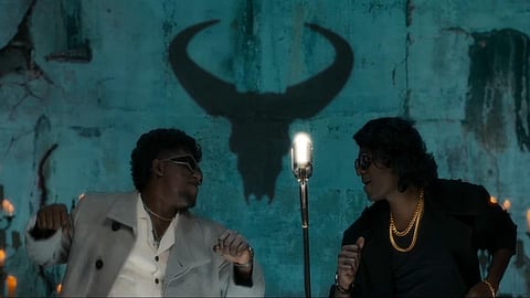 வேடன், அறிவு குரலில் வெளியான பைசன் காளமாடன் படத்தின் ‘றெக்க றெக்க’ பாடல்!