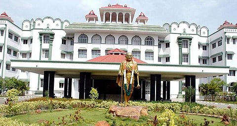 கோயிலில் அனுமதி மறுப்பு விவகாரம்: கரூர் மாவட்ட ஆட்சியர், எஸ்.பி. மீது நடவடிக்கை