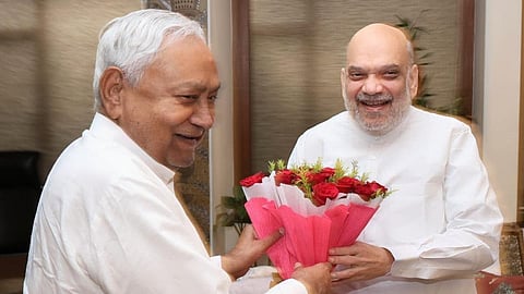 பிஹாரில் முதல்வர் நிதிஷ் குமார், மத்திய அமைச்சர் அமித் ஷா சந்திப்பு: தேர்தல் தொடர்பாக ஆலோசனை