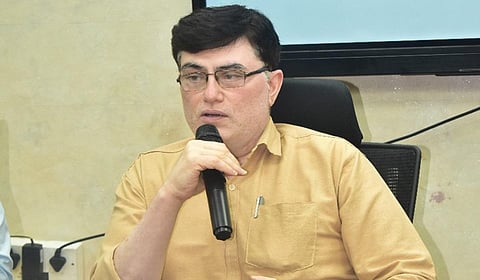 தொழிலாளர்கள் அரசு காப்பீட்டுக் கழகத்தின் சென்னை மண்டல இயக்குநர் ஏ.வேணுகோபால்