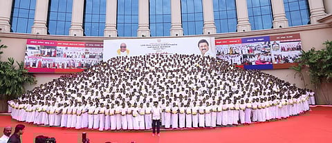 தமிழகம் முழுவதும் 1,231 கிராம சுகாதார செவிலியர்கள் நியமனம்: பணி ஆணைகளை முதல்வர் ஸ்டாலின் வழங்கினார்