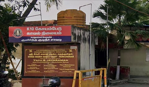 கோயம்பேட்டில் காய்கறி கடை ஊழியரிடம் ரூ.45.70 லட்சம் வழிப்பறி: விரட்டி சென்றபோது பைக்கை விட்டுச் சென்ற கொள்ளையர்கள்