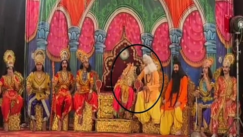 நடித்துக் கொண்டிருக்கும்போதே மாரடைப்பு: இமாச்சல பிரதேசத்தில் மேடையிலேயே உயிர்நீத்த நாடக நடிகர்