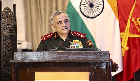 முப்படைகளின் தலைமைத் தளபதி அனில் சவுகான் பதவிக் காலம் 8 மாதங்களுக்கு நீட்டிப்பு