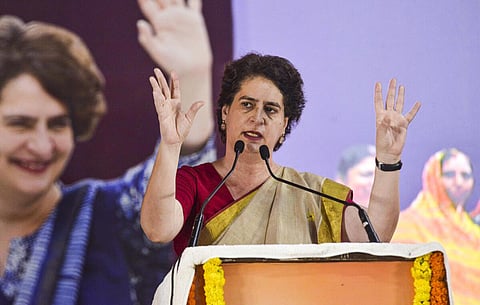 பாட்னாவில் மகளிர் சுய உதவிக் குழுக்களுடனான கலந்துரையாடல் நிகழ்ச்சியில் உரையாற்றிய பிரியங்கா காந்தி வத்ரா