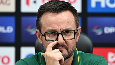 “கிரிக்கெட்டில் மட்டும் கவனம் செலுத்த வேண்டும்” - பாகிஸ்தான் பயிற்சியாளர் ஹெசன் கருத்து