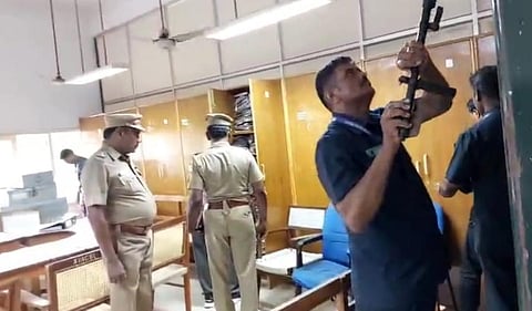 பாகிஸ்தான் தீவிரவாதிகள் பெயரில் நீதிமன்றத்துக்கு மீண்டும் வெடிகுண்டு மிரட்டல்