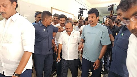 “அரசியல் பேச விரும்பவில்லை... விஜய்யிடமும் கேளுங்கள்” - கரூரில் உதயநிதி கருத்து