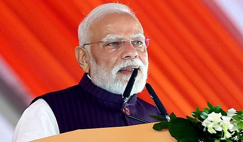 சுதேசி பொருட்களை மட்டுமே வாங்க வேண்டும்: மனதின் குரல் நிகழ்ச்சியில் பிரதமர் நரேந்திர மோடி அறிவுரை