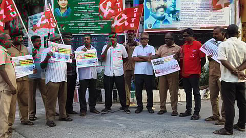 ஓய்வுக்கால பலன்களை வழங்கக் கோரிக்கை: போக்குவரத்து ஊழியர்கள் நூதன ஆர்ப்பாட்டம்