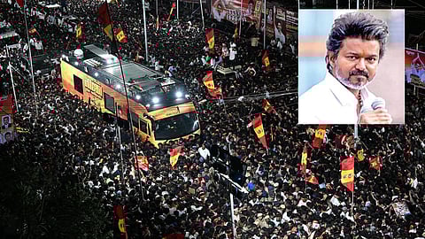 விஜய் 4 மணி நேரம் தாமதமாக வந்ததே உயிரிழப்புகளுக்கு காரணம்: முதல் தகவல் அறிக்கையில் குற்றச்சாட்டு