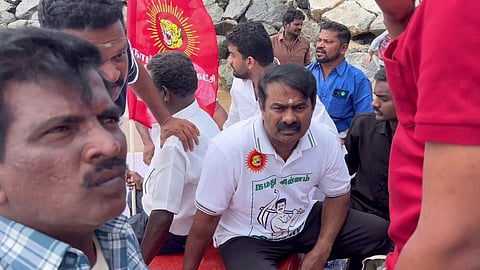 தூத்துக்குடியில் நவ.15-ல் ‘கடல் அம்மா’ மாநாடு: கடலுக்குச் சென்று பார்வையிட்ட பின் சீமான் தகவல்