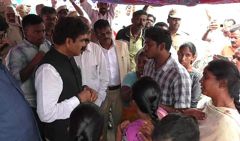 கரூர் கூட்ட நெரிசலில் உயிரிழந்தவர்களின் குடும்பத்தினருக்கு அரசு வேலை - தேசிய பட்டியலின ஆணையத் தலைவர் வலியுறுத்தல்