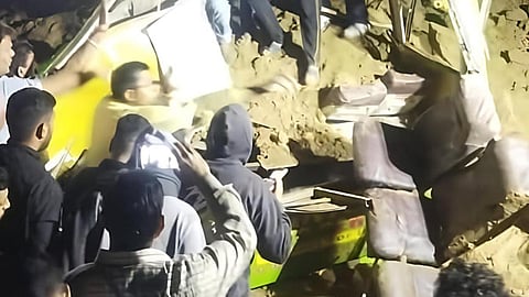 இமாச்சலில் நிலச்சரிவில் சிக்கிய பேருந்து: 15 பேர் உயிரிழப்பு