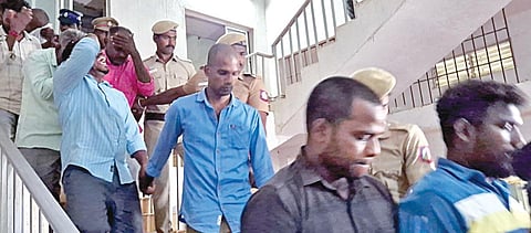 கடலூர் நீதிமன்றத்தில் ஆயுள் தண்டனை விதித்து தீர்ப்பு வெளியானதும் அவர்களை போலீஸார் சிறைக்கு அழைத்துச் சென்றனர். நீதிமன்றத்தில் இருந்து வெளியே வரும்போது அவர்கள் தலையில் அடித்துக் கொண்டு கதறியபடி வந்தனர்.