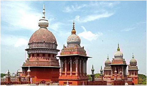 எஸ்.ஐ, தீயணைப்புத் துறை காலி பணியிட இறுதி தேர்வு பட்டியலை வெளியிட ஐகோர்ட் 30 நாட்கள் கெடு