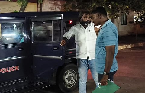 கரூர் தவெக பிரச்சார கூட்டத்தில் ஆம்புலன்ஸ் ஓட்டுநரை தாக்கியதாக சேலம் கிழக்கு மாவட்ட செயலாளர் கைது