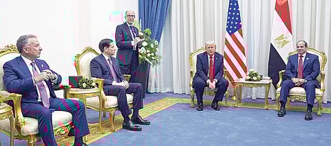 எகிப்தின் ஷர்ம் எல் ஷேக் நகரில் நேற்று நடந்த காசா அமைதி உச்சி மாநாட்டில் அமெரிக்க அதிபர் ட்ரம்ப், எகிப்து அதிபர் அல் சிசி பங்கேற்றனர். உடன் அமெரிக்க வெளியுறவு அமைச்சர் மார்கோ ரூபியோ, சிறப்பு தூதர் ஸ்டீவ் விட்காப்.படம்: பிடிஐ