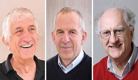 ஜான் மார்ட்டினிஸ், மிஷேல் டெவோரே, ஜான் கிளார்க்