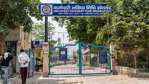 EPFO விதிகள் மாற்றம்: காங்கிரஸ், திரிணமூல் கண்டனம்