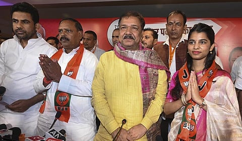 பாஜக 2-வது வேட்பாளர் பட்டியல் பாடகி மைதிலிக்கு வாய்ப்பு