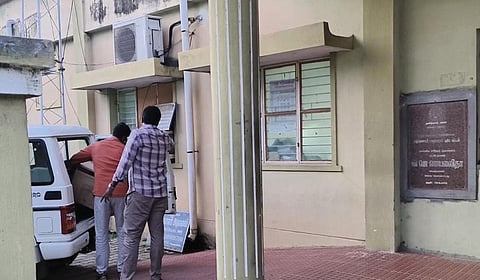 தீபாவளி பண்டிகையையொட்டி 37 அரசு அலுவலகங்களில் லஞ்ச ஒழிப்பு சோதனை: கணக்கில் வராத பணம் ரூ.38 லட்சம் பறிமுதல்