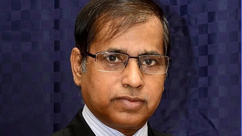 பிஹாரில் மாணவர் பிரசாந்த் கிஷோர் கட்சி சார்பில் பிரபல கணித பேராசிரியர் கே.சி.சின்ஹா தேர்தலில் போட்டி