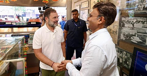 “விரைவில் திருமணம் செய்து கொள்ளுங்கள்” - ராகுல் காந்தியிடம் கோரிக்கை வைத்த பேக்கரி ஓனர்!