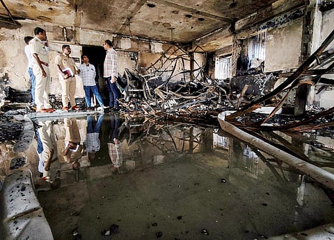 நவி மும்பையில் அடுக்குமாடி கட்டிடத்தில் தீ விபத்து - 4 பேர் உயிரிழப்பு; 14 பேர் காயம்