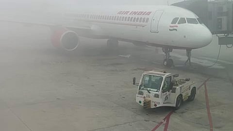 சென்னை விமான நிலையத்தில் பட்டாசு புகை சூழ்ந்து 15 விமானங்களில் சேவை பாதிப்பு