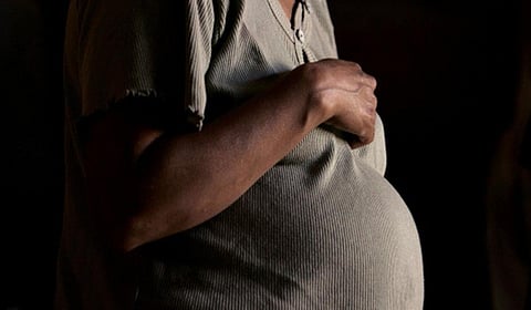 பிரசவ தேதி நெருங்கும் கர்ப்பிணிகளை கண்டறிந்து அரசு மருத்துவமனைகளில் சேர்க்க சுகாதாரத் துறை இயக்குநர் உத்தரவு