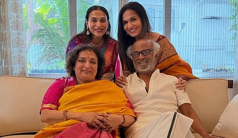 குடும்பத்துடன் தீபாவளி கொண்டாடிய ரஜினி: புகைப்படங்கள் வைரல்