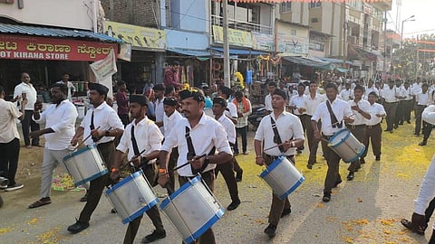 ஆர்எஸ்எஸ் நிகழ்ச்சியில் பங்கேற்ற 2 அரசு ஊழியர்கள் சஸ்பெண்ட்