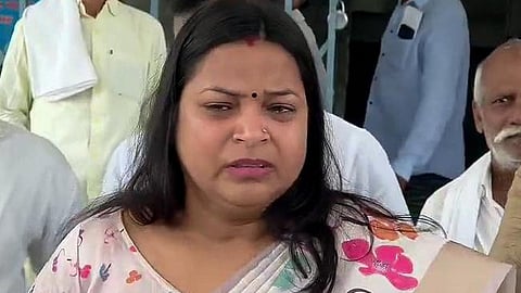 வேட்பு மனு நிராகரிப்பால் ஆர்ஜேடி வேட்பாளர் கண்ணீர்